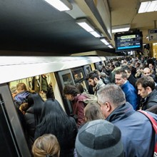 gérer stress produit par Přeplněné prostředky hromadné dopravy